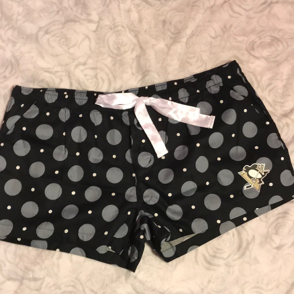 *NEVER WORN* Pittsburgh Penguins lounge shorts